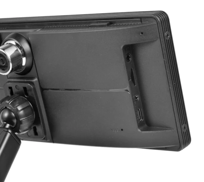 Detailansicht der Rückseite und Anschlüsse des Technaxx TX-367 Auto Displays